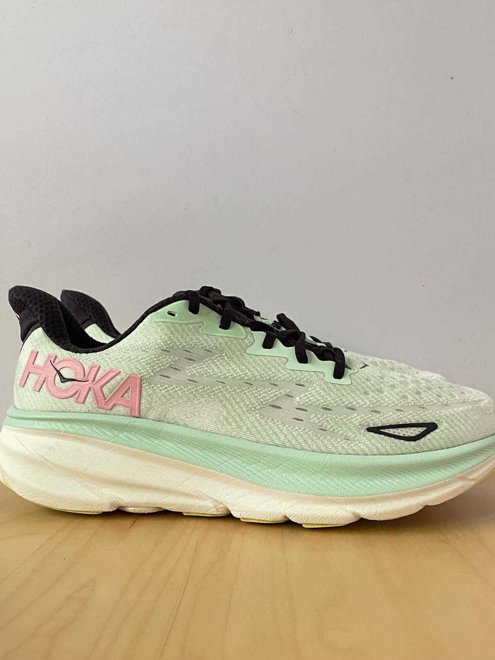 HOKA Women's Clifton 9 running shoe | US 10.5B